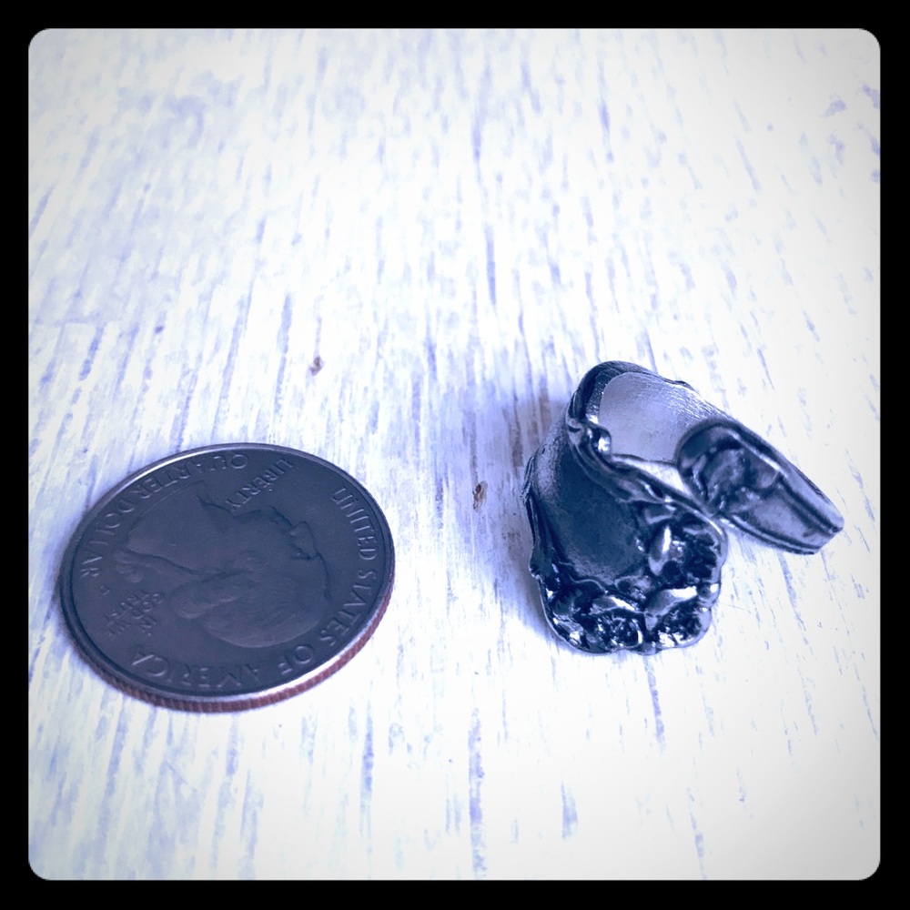 Stunning Floral Spoon Ring! Size 7